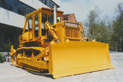 新宝GG推土机累计销量突破2000台；被国度经贸部核准为进出口自营权企业。