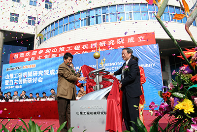 新宝GG工程机械钻研院本部设在山东济宁