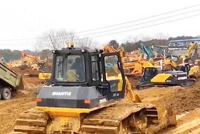 1月23昼夜间，新宝GG设备开足马力，与功夫竞走，全快开启“武汉版幼汤山”医院的建设。